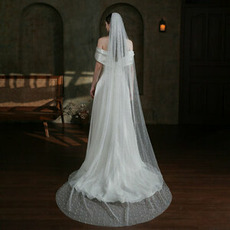 Srebrna bleščeča poročna pokrivala s cerkveno tančico v spreju s srebrno tančico