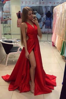 Dolga Brez rokavov Preprosta V-vratu Ball Draped Prom Obleko